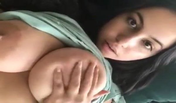 Bade Bade Tarbuje Ki Tarah boobs