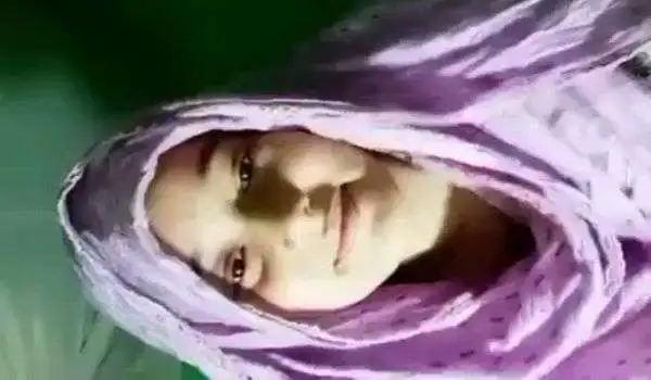 Very Sexy Bangladeshi Chuchi Aur Chut Dikhate Hue