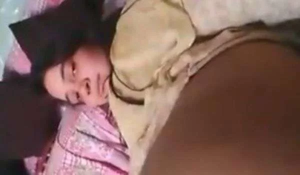 Pakistani Ladki Apni Choot Aur Boobs Dikhate Hue