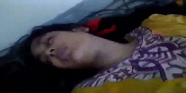 Ankhen Band Karke Chudai Ka Maza Leti Hui Gf