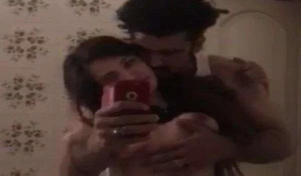 Sexy Paki Couple Bathroom Me Masti Karte Hue