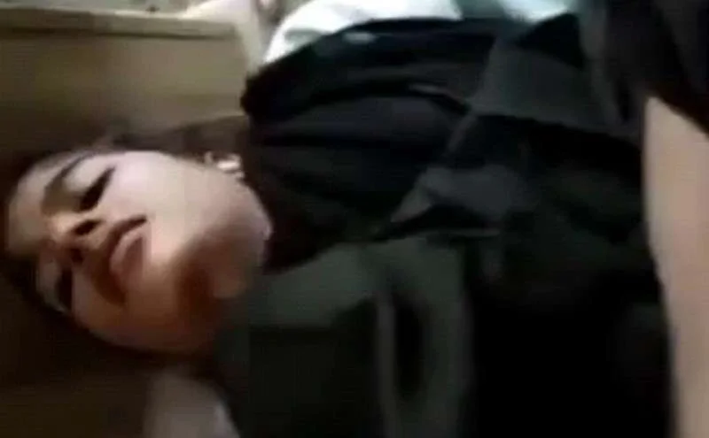 Bench Pe Leta Ke College Girl Ko Uske Bf Ne Choda