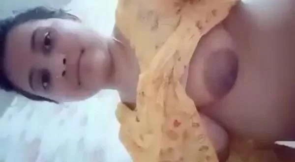 Beautiful Girl Ne Apne Mutne Ka Video Banaya