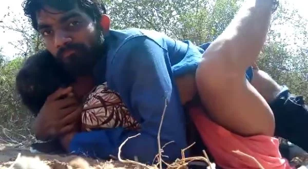 Gaon Ki Bhabhi Ko Khet Me Le Jake Pela