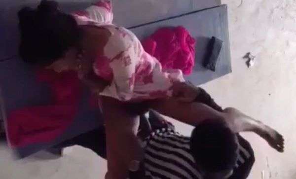 Classroom Ke Bench Pe Patak ke Girlfriend Choda